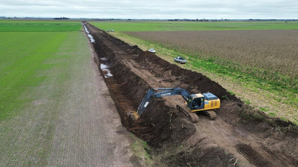 Las obras hídricas de Provincia para afrontar El Niño alcanzaron el 90 % de avance en Fighiera y Coronel Bogado